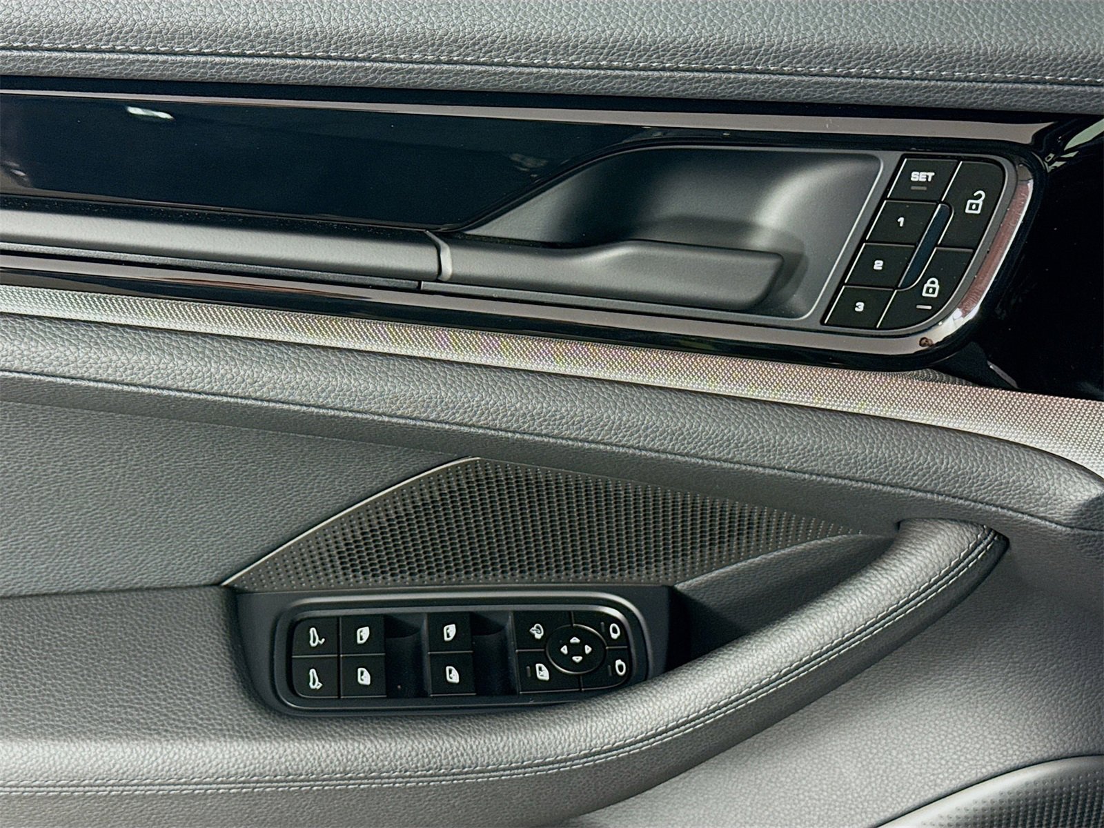 Certified 2025 Porsche Panamera image 14