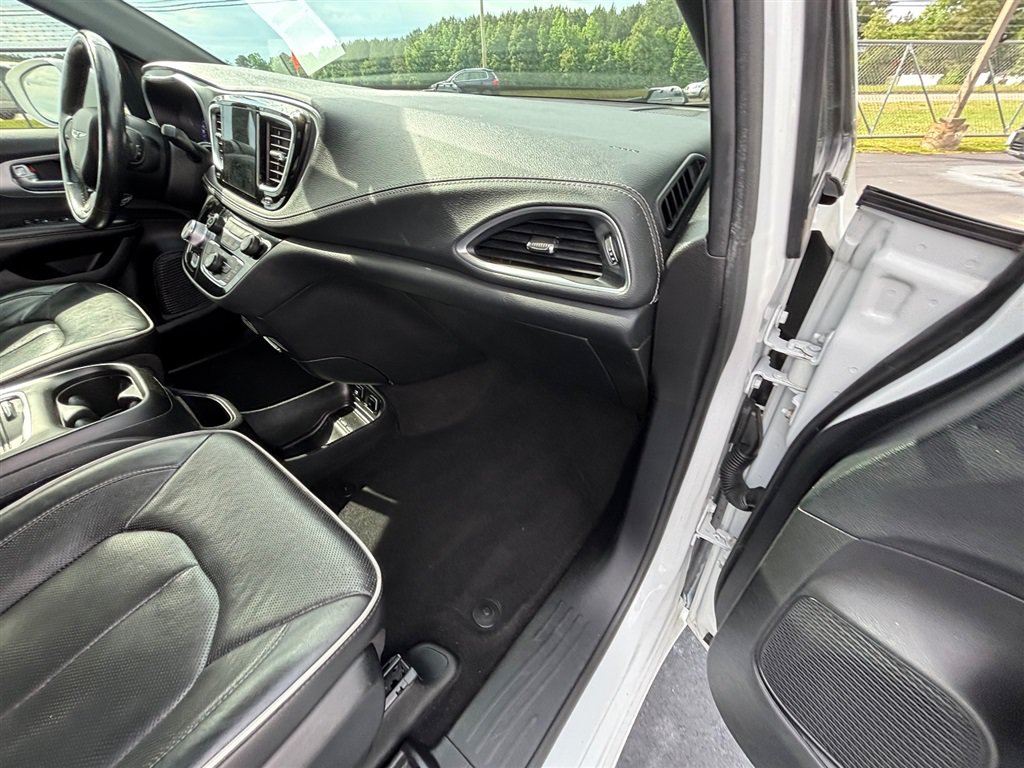 Used 2020 Chrysler Pacifica Limited w/ S Appearance Package FWD image 28