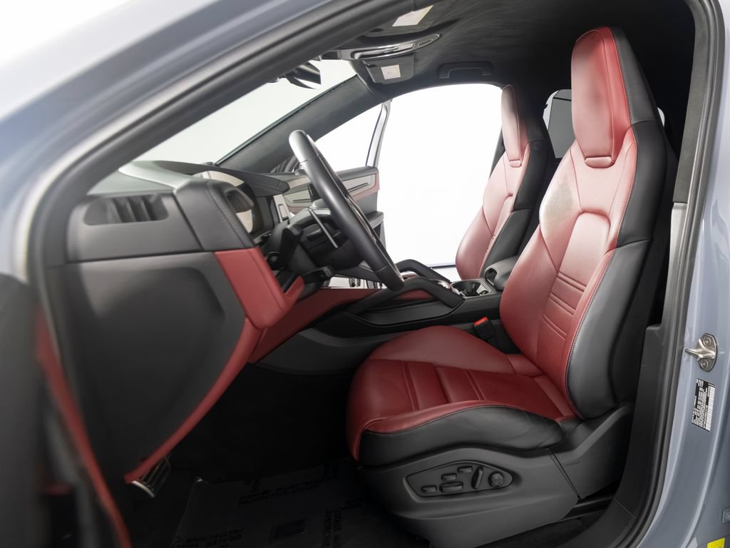 Certified 2024 Porsche Cayenne Turbo GT AWD/4WD image 5