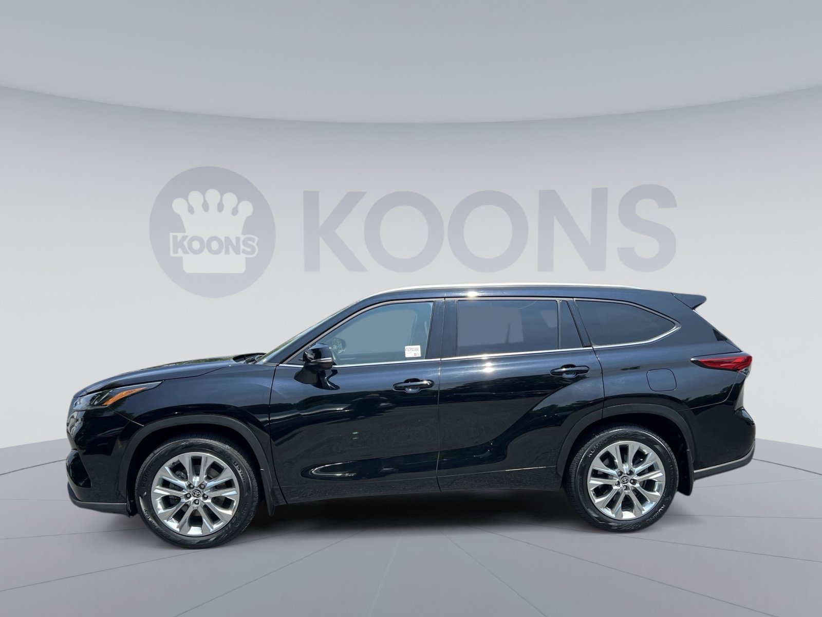 Used 2023 Toyota Highlander Limited AWD/4WD image 2