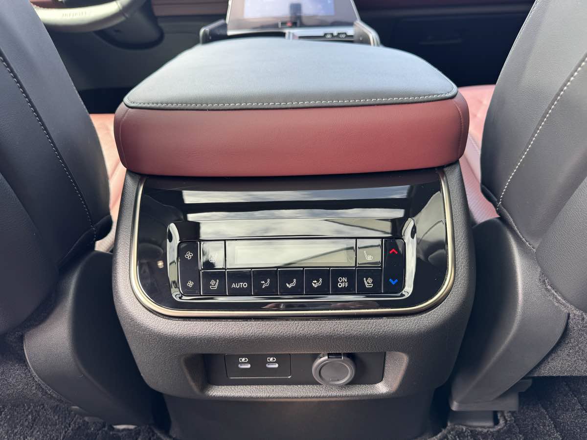 Used 2025 INFINITI QX80 Autograph w/ Autograph Exterior Package AWD/4WD image 29