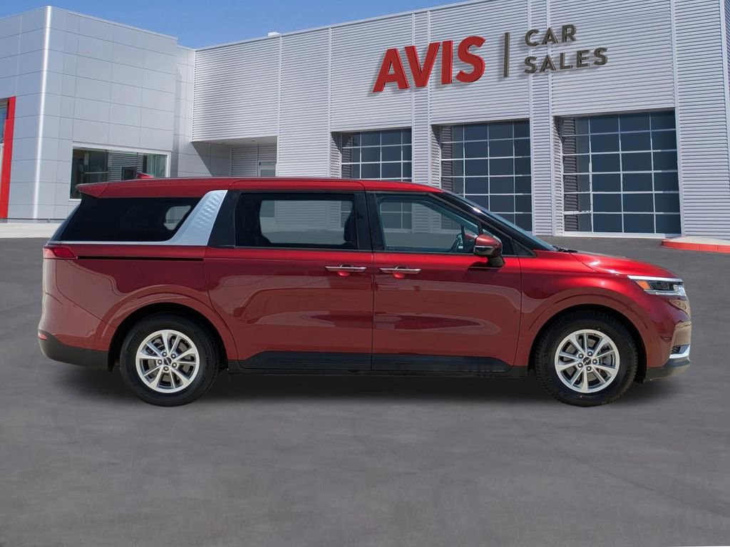 Used 2023 Kia Carnival LX FWD image 5