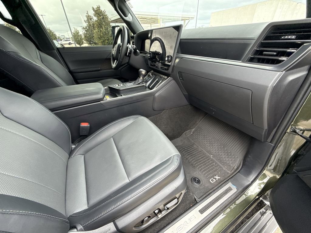 Used 2025 Lexus GX 550 w/ Accessory Package (Z1) image 15