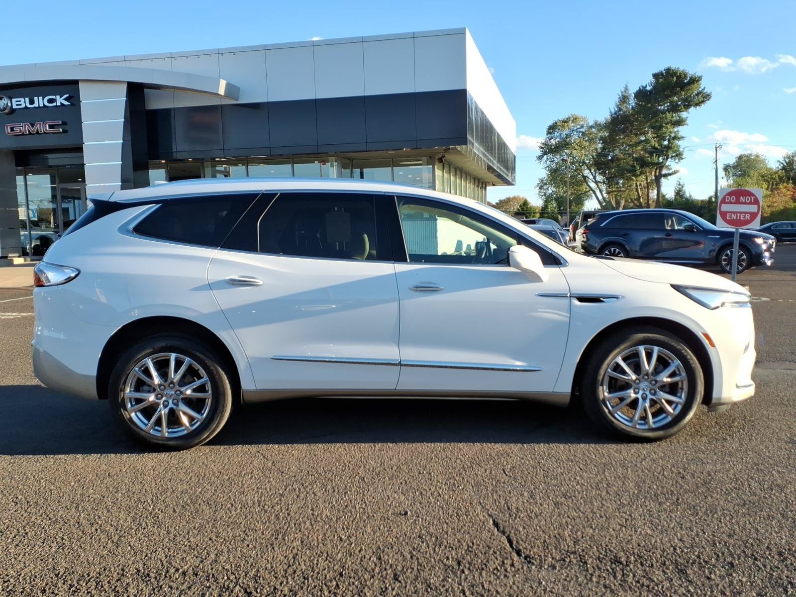 Used 2024 Buick Enclave Essence w/ Experience Buick Package AWD/4WD image 2