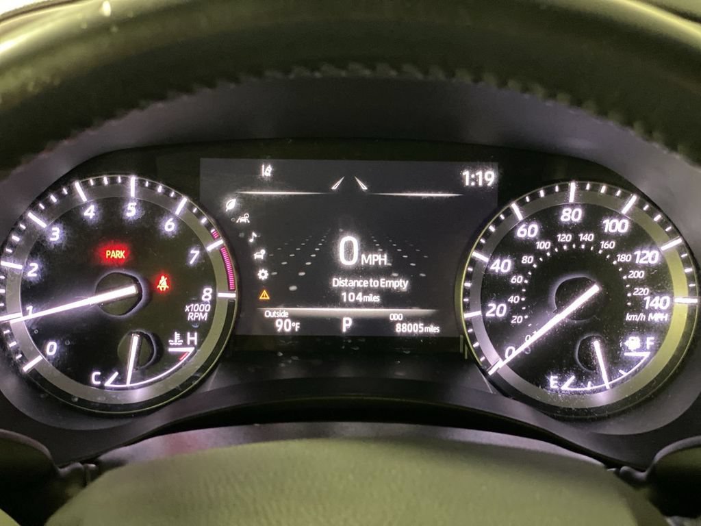 Used 2021 Toyota Highlander XLE FWD image 17