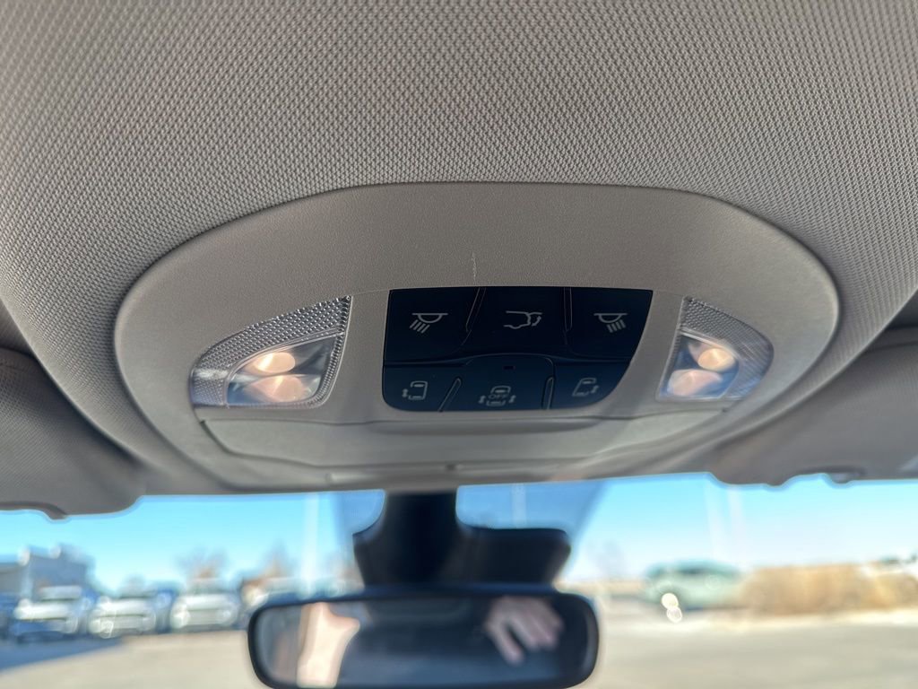 Used 2024 Chrysler Pacifica Touring-L image 19