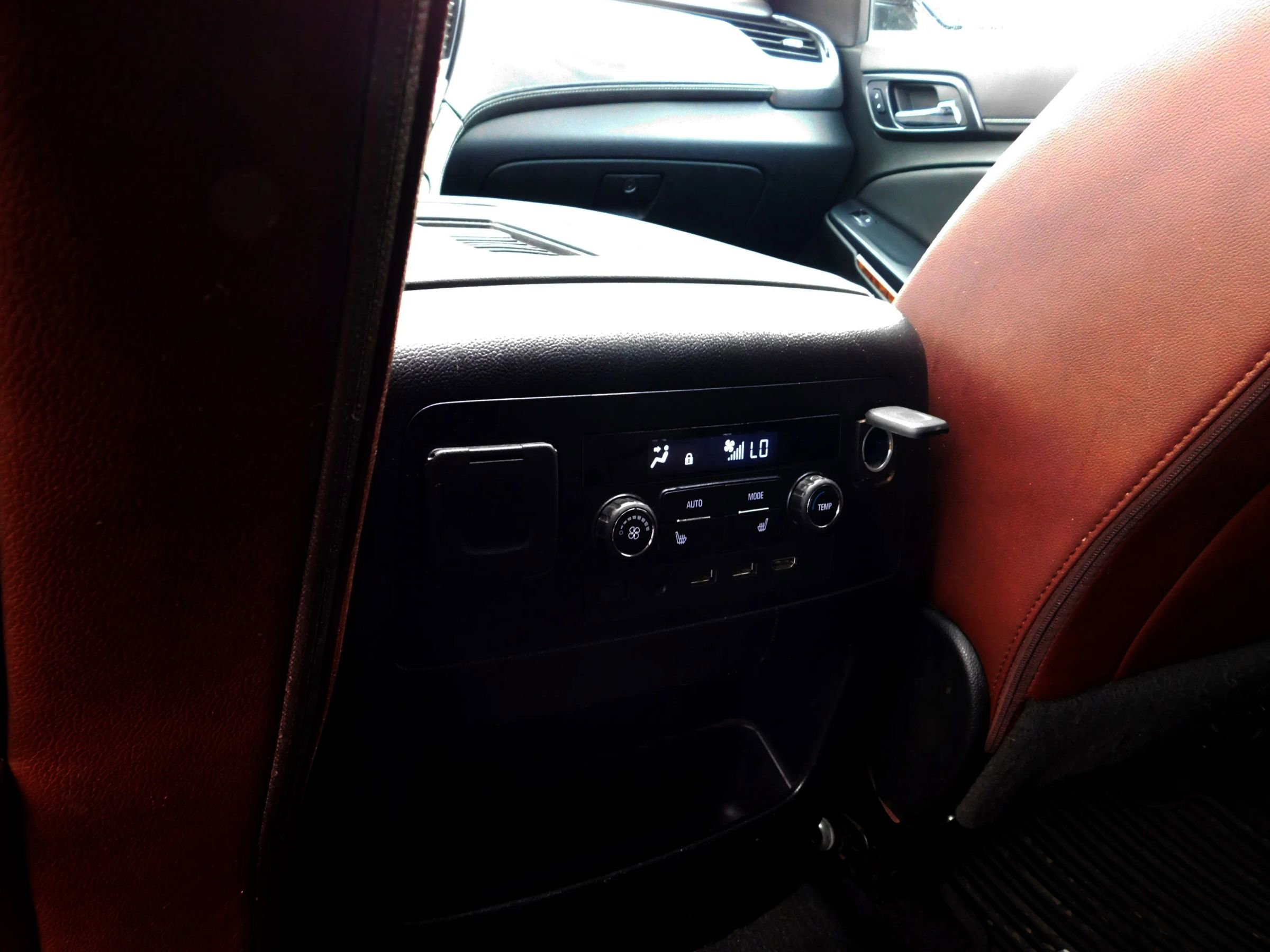 Used 2019 Chevrolet Suburban Premier w/ Premier Plus Edition AWD/4WD image 19