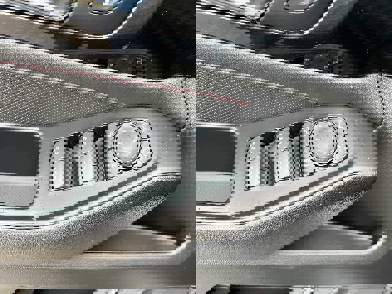 Used 2023 Chevrolet Traverse RS image 13