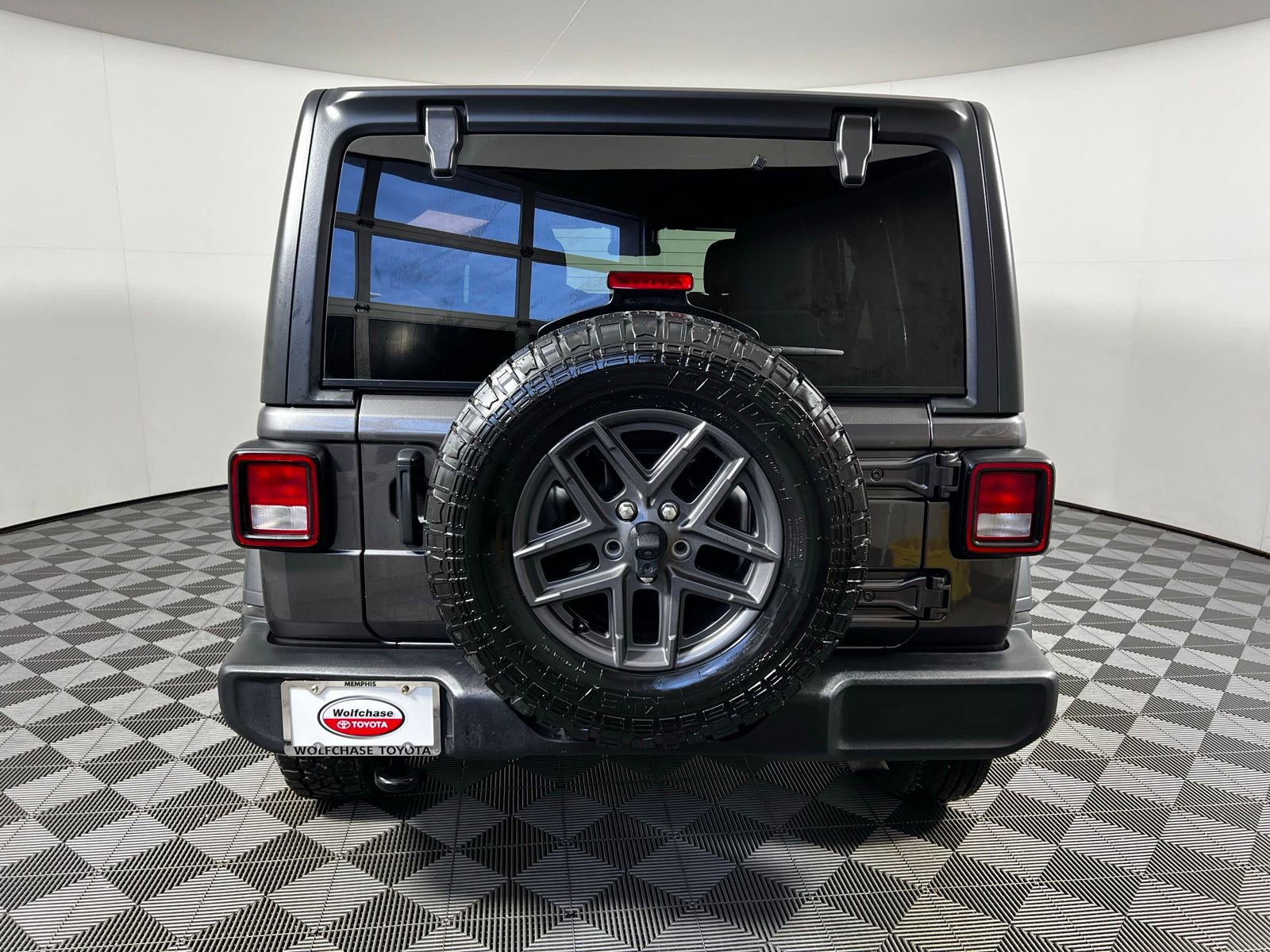 Used 2024 Jeep Wrangler Sport S image 6