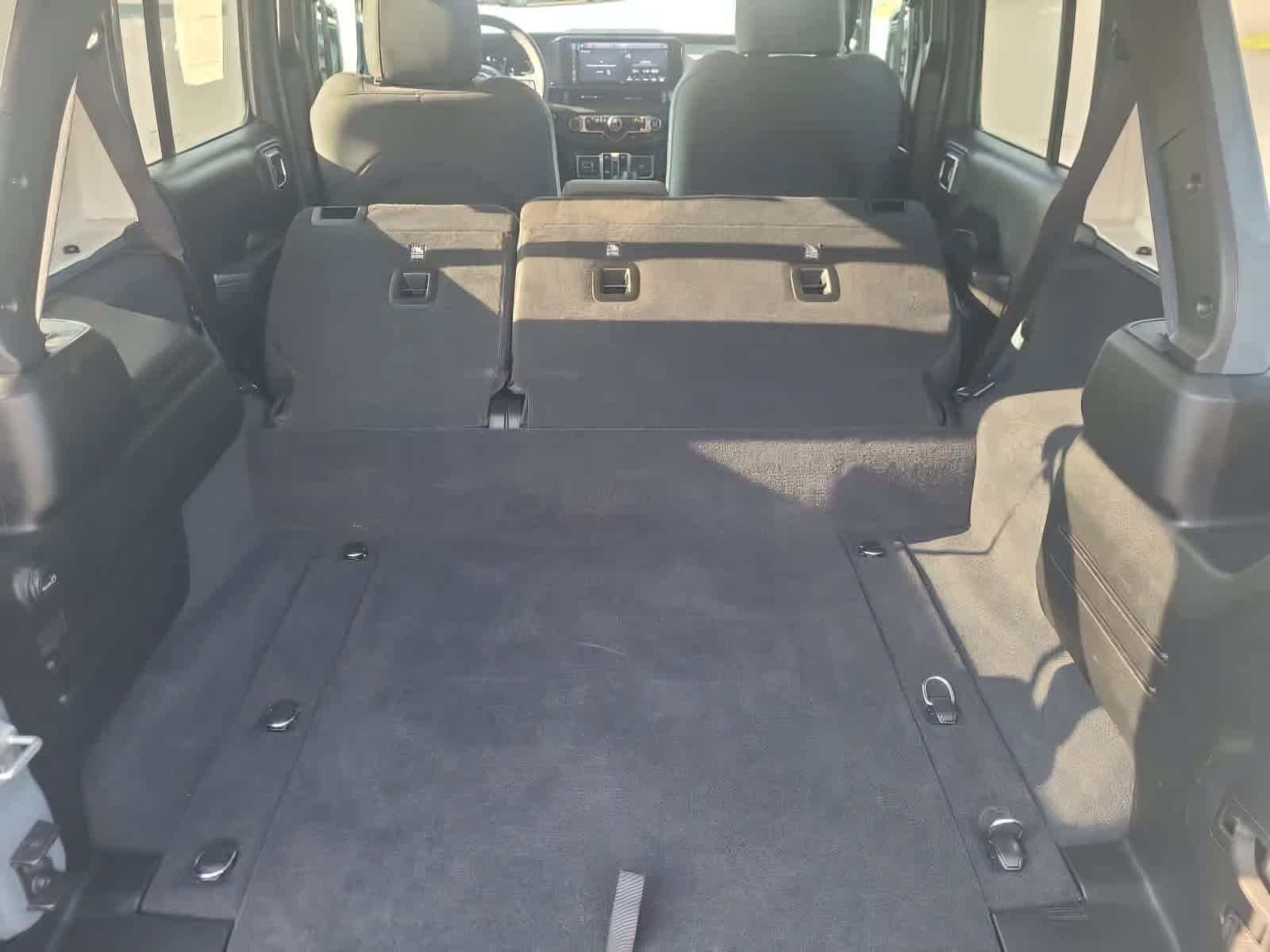 Used 2024 Jeep Wrangler Unlimited w/ Convenience Group AWD/4WD image 24