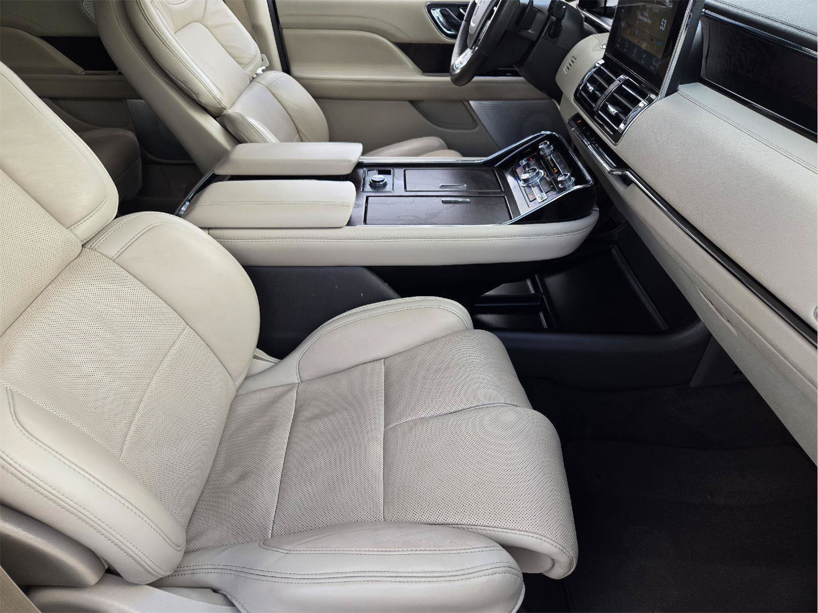 Used 2021 Lincoln Navigator Reserve AWD/4WD image 13