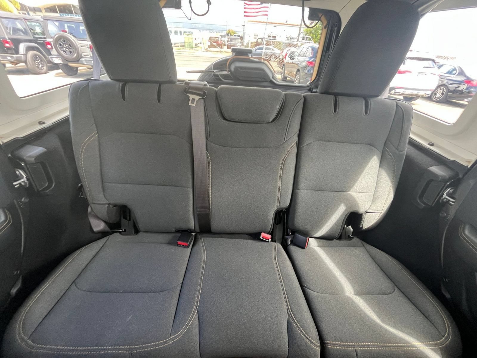 Used 2025 Jeep Wrangler Unlimited Sahara AWD/4WD image 36