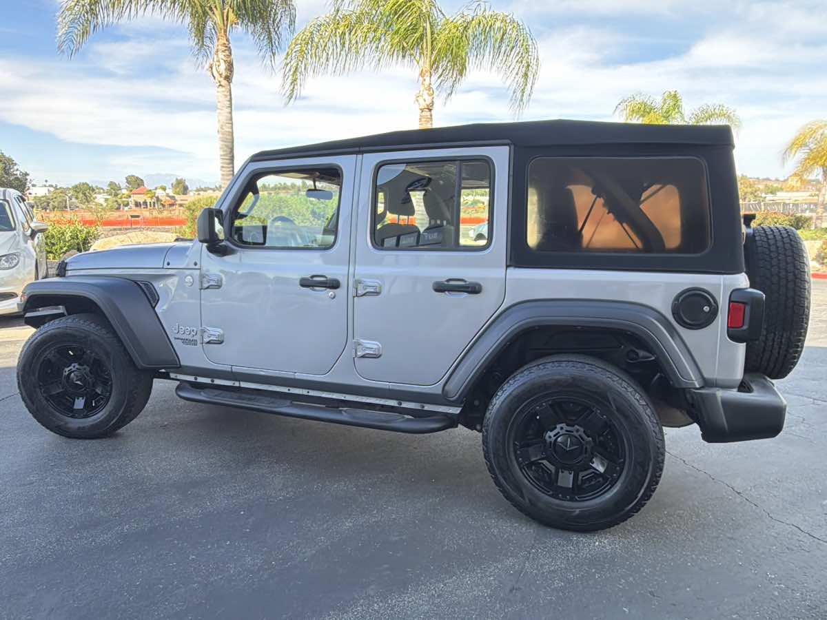 Used 2018 Jeep Wrangler Unlimited Sport AWD/4WD image 11