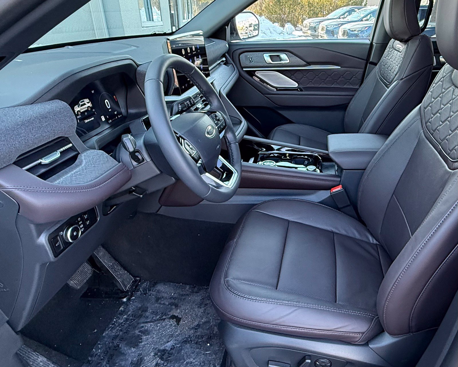 Used 2025 Ford Explorer Platinum w/ LUX Leather Package AWD/4WD image 13