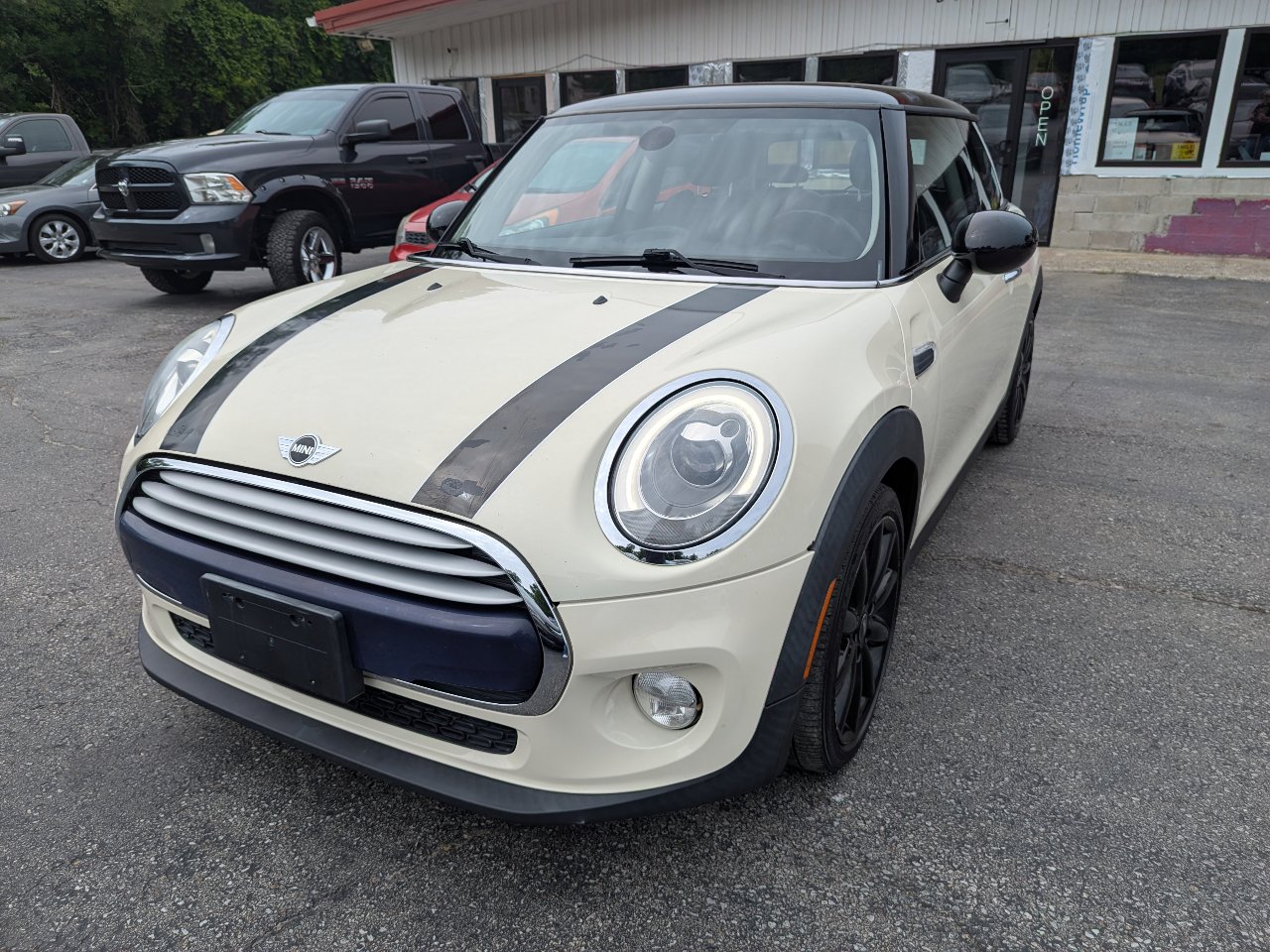 Used 2015 MINI Cooper 2-Door Hardtop image 3