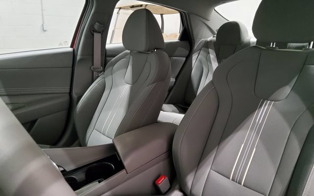 Used 2023 Hyundai Elantra SEL w/ Convenience Package FWD image 17