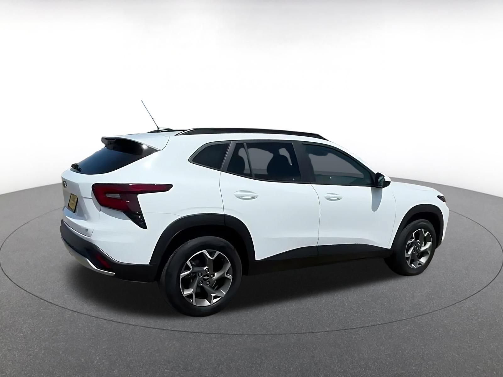 Used 2025 Chevrolet Trax LT w/ LT Convenience Package FWD image 14
