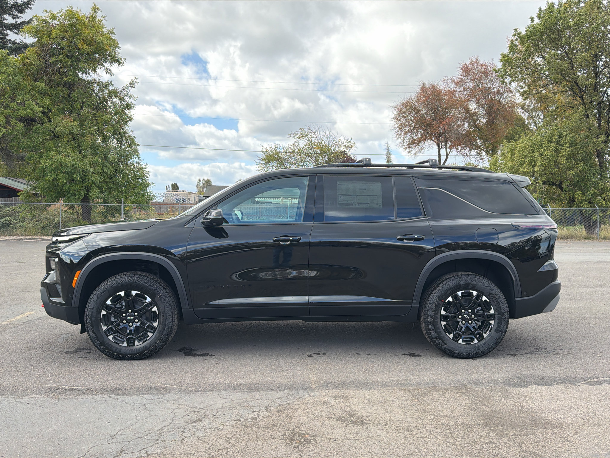 New 2027 Chevrolet Traverse Z71 w/ Enhanced Driving Package AWD/4WD image 6