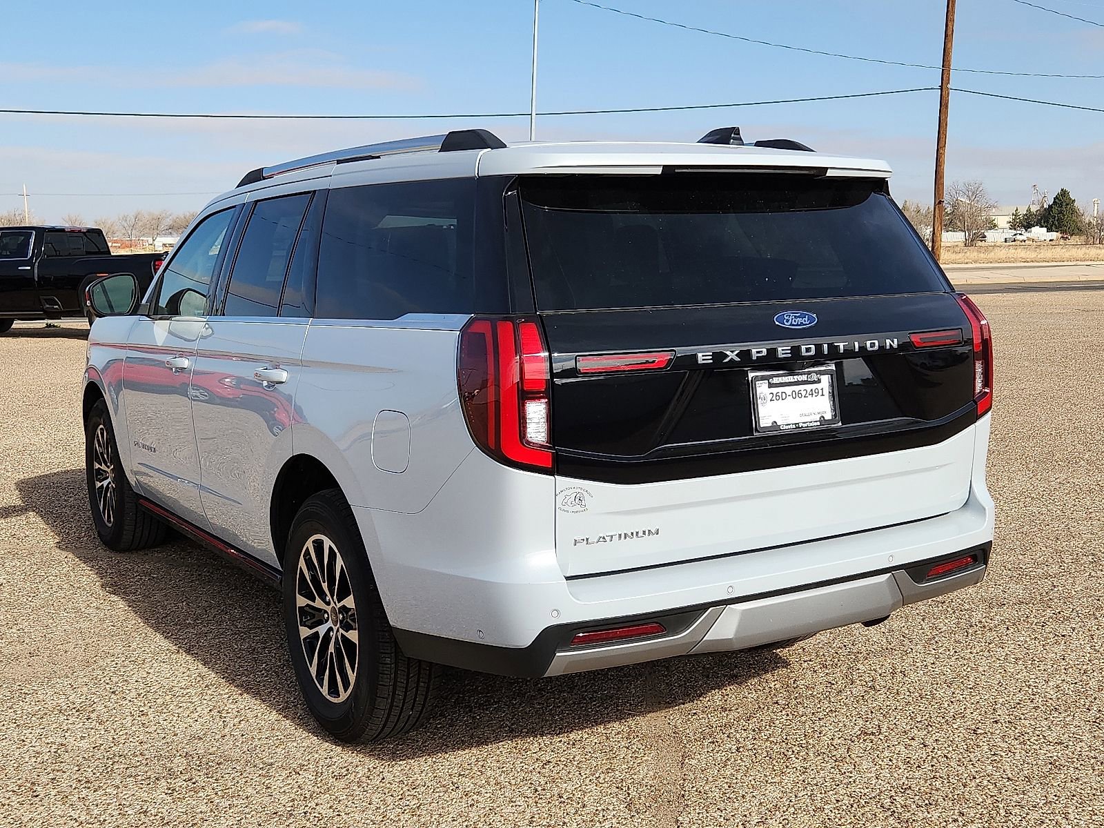 Used 2025 Ford Expedition Platinum image 3