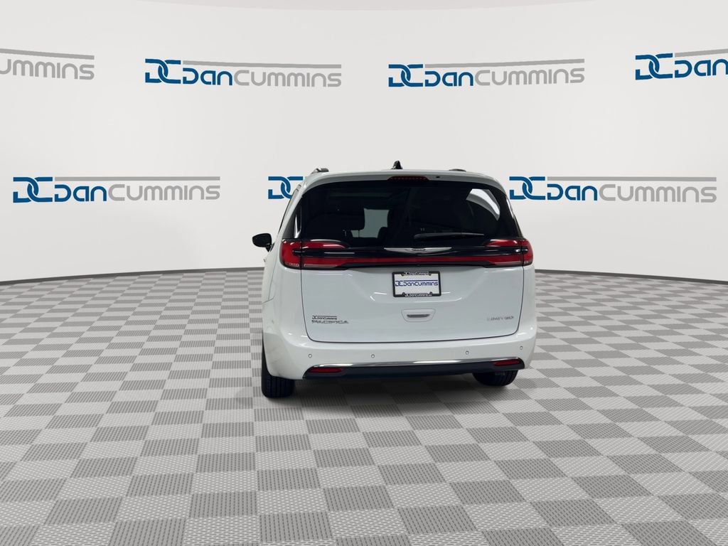 Used 2023 Chrysler Pacifica Limited FWD image 7