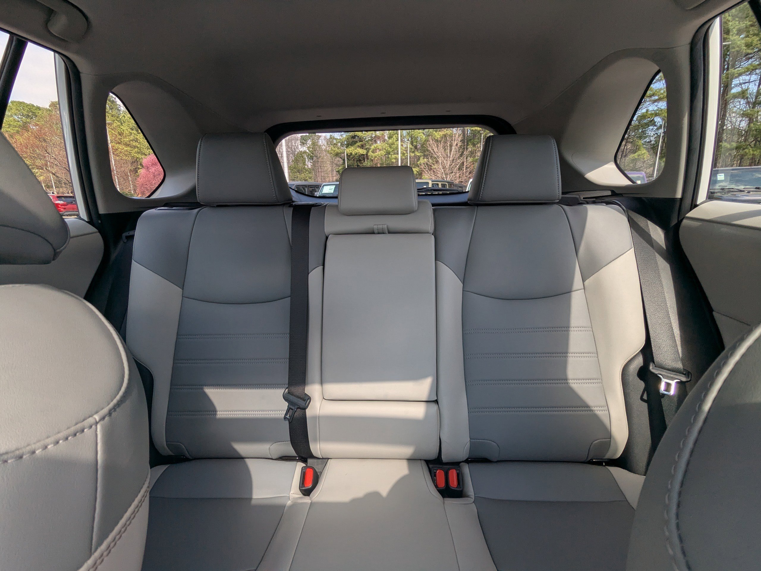 Used 2023 Toyota RAV4 XLE Premium image 10