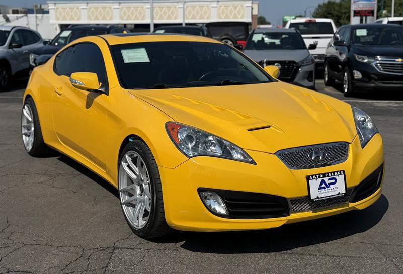 Used 2011 Hyundai Genesis 3.8 RWD image 3