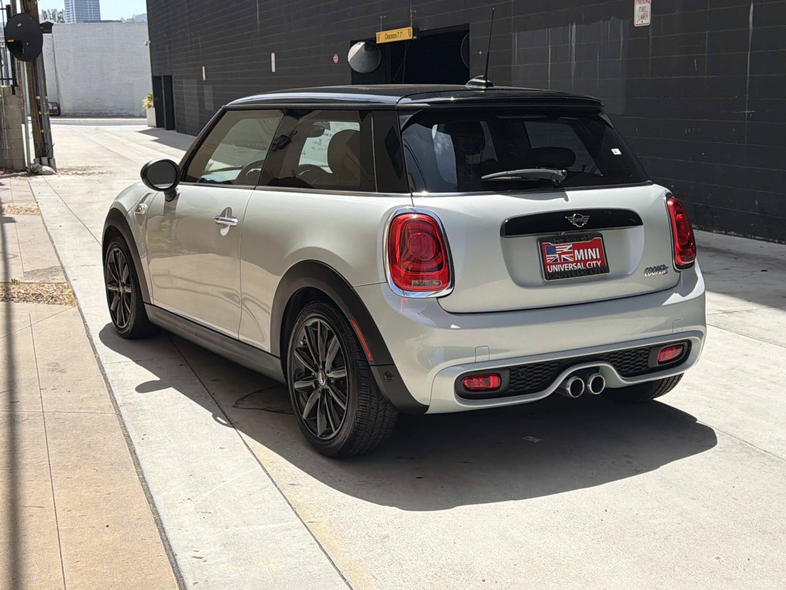Used 2019 MINI Cooper S w/ Signature Upholstery Package FWD image 4