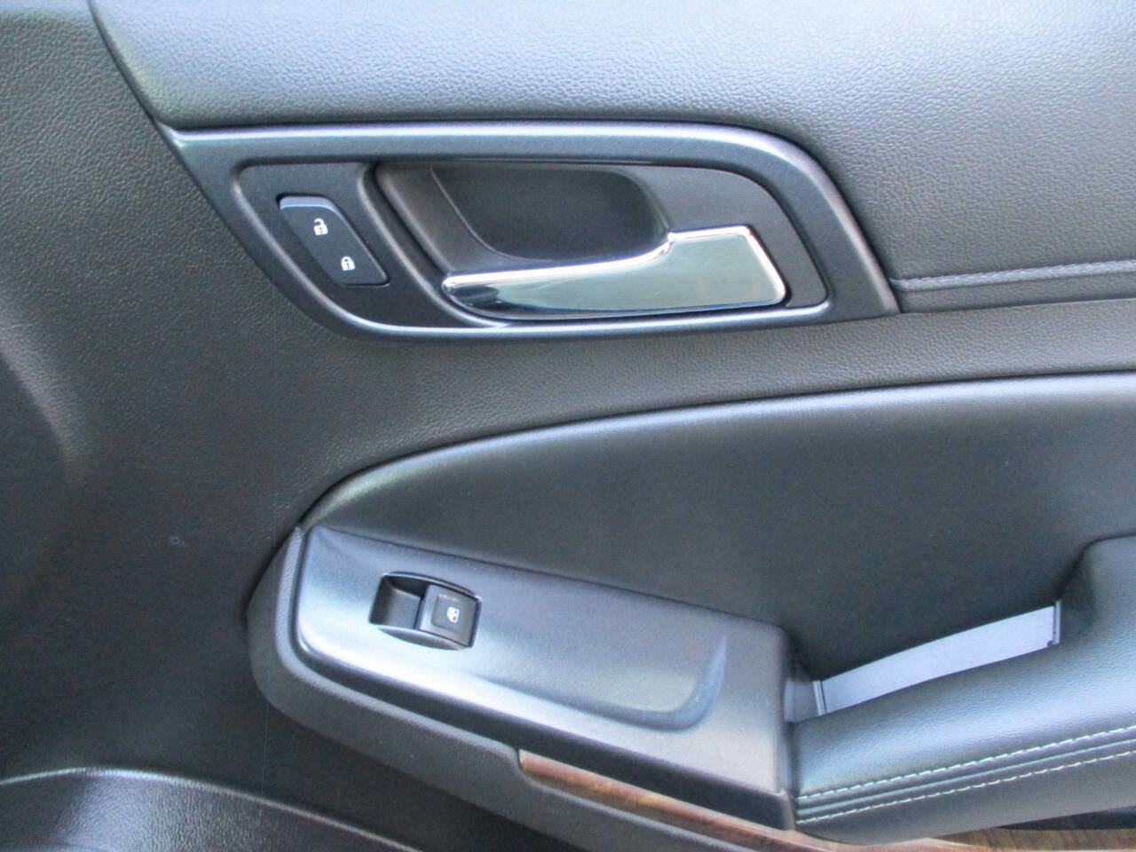 Used 2015 Chevrolet Suburban LT image 30