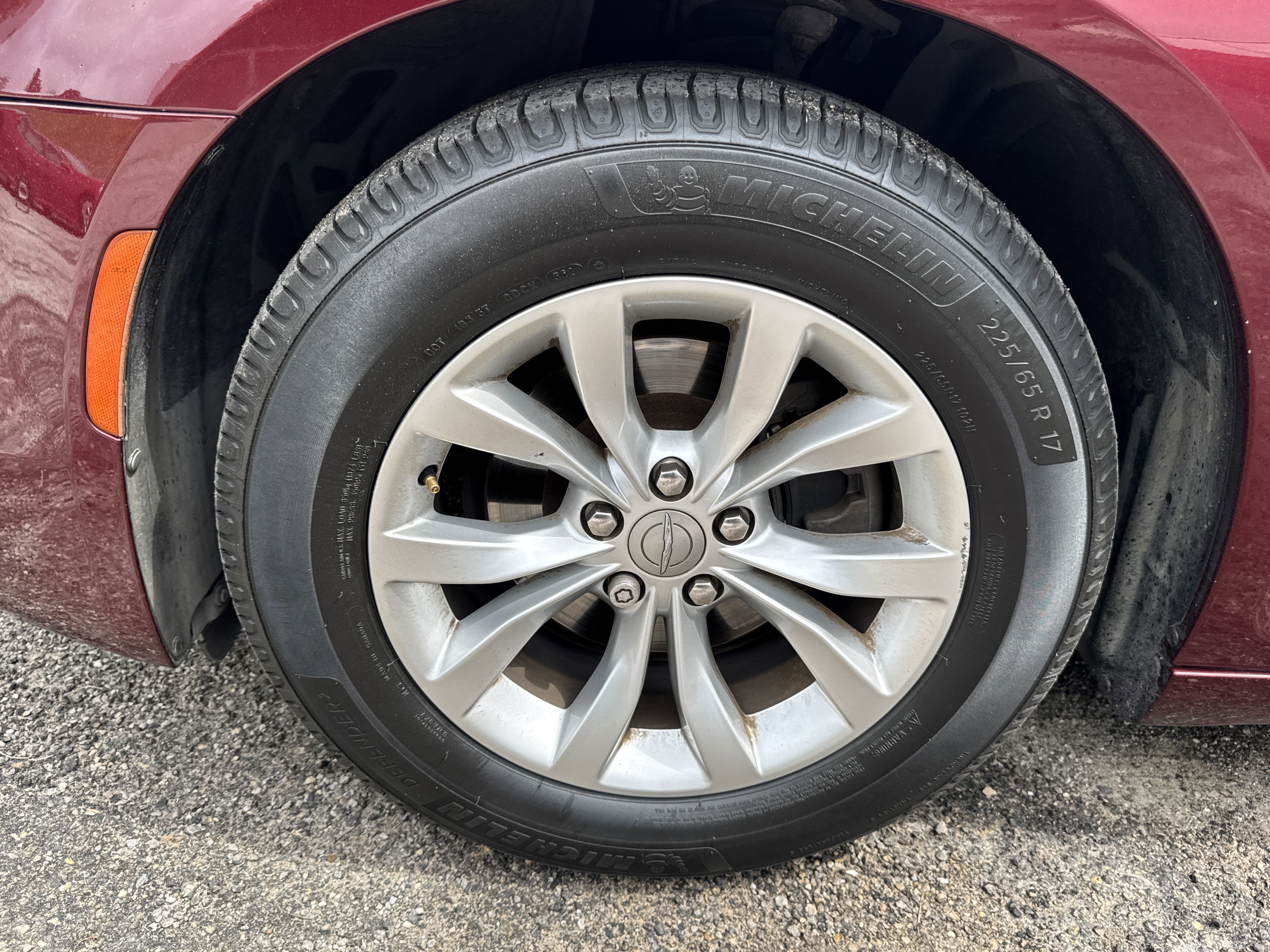Used 2016 Chrysler 300 Limited RWD image 9