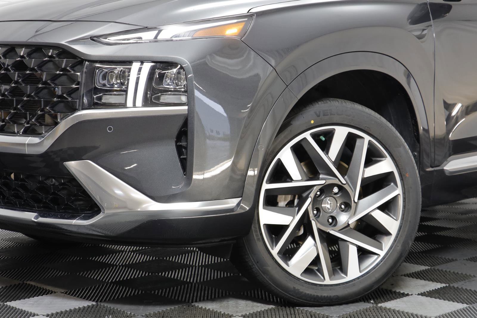 Used 2023 Hyundai Santa Fe Calligraphy w/ Cargo Package image 3