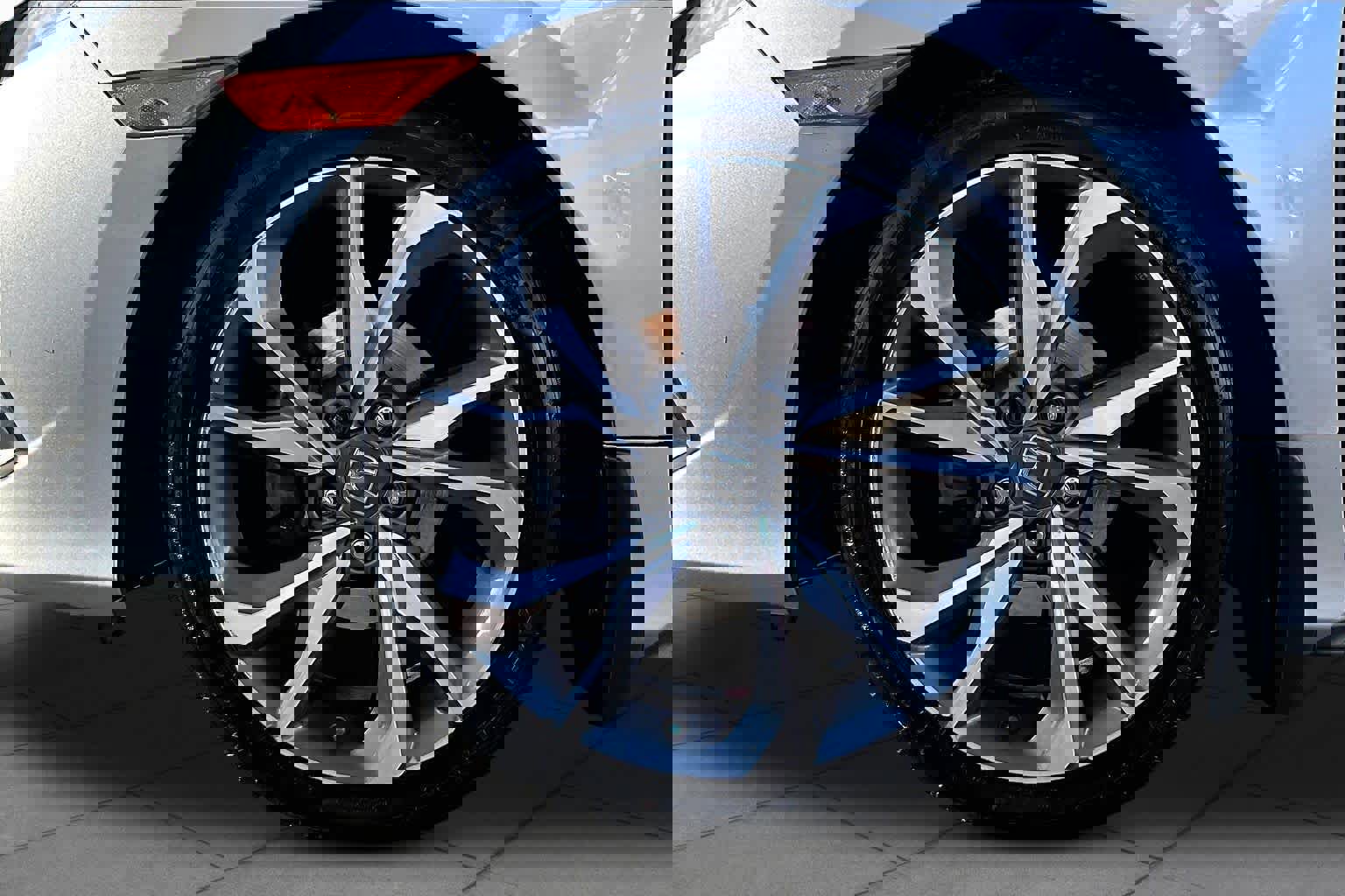 Used 2019 Honda Civic Touring image 11