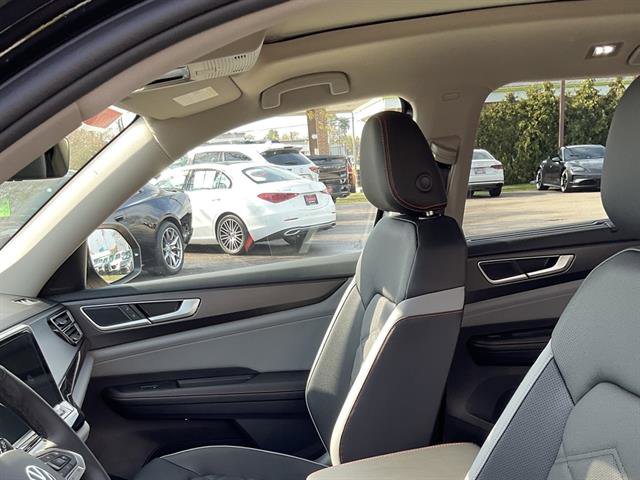 New 2026 Volkswagen Atlas Peak Edition image 7