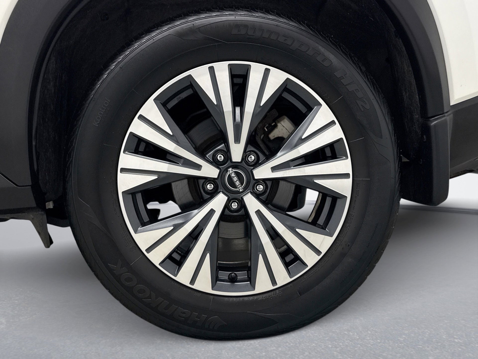 Used 2023 Nissan Rogue SV w/ SV Premium B Package image 26