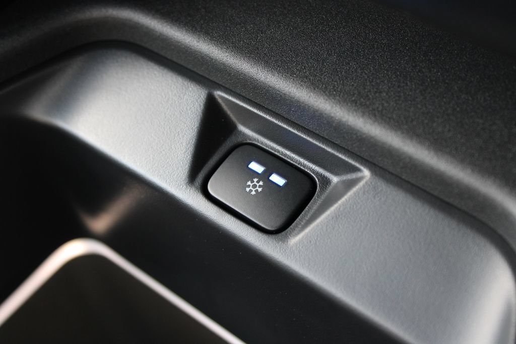 New 2026 Land Rover Defender 110 OCTA AWD/4WD image 21