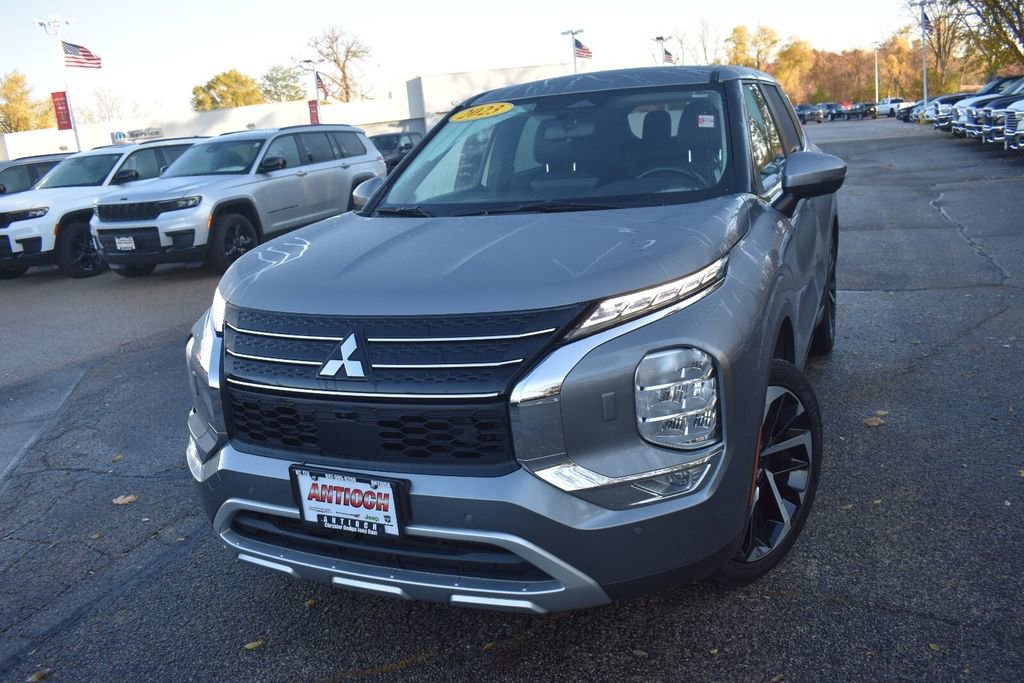 Used 2023 Mitsubishi Outlander SE image 12