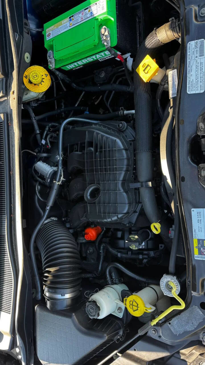 Used 2013 Dodge Grand Caravan SE image 25