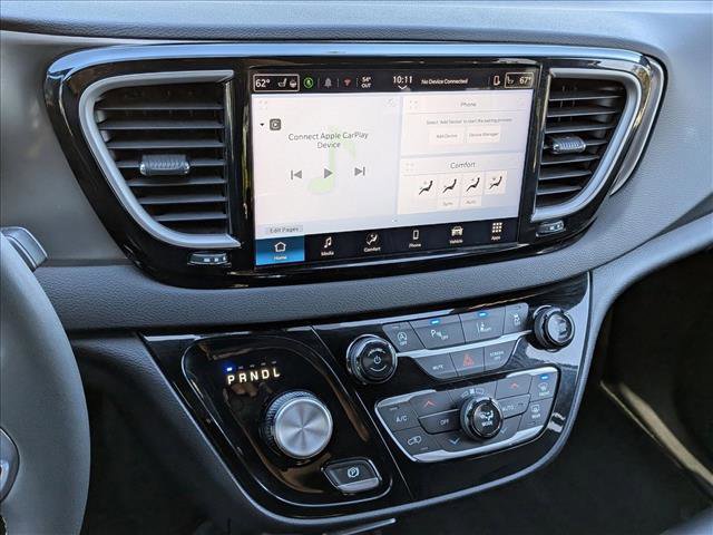 Used 2025 Chrysler Pacifica Select image 13