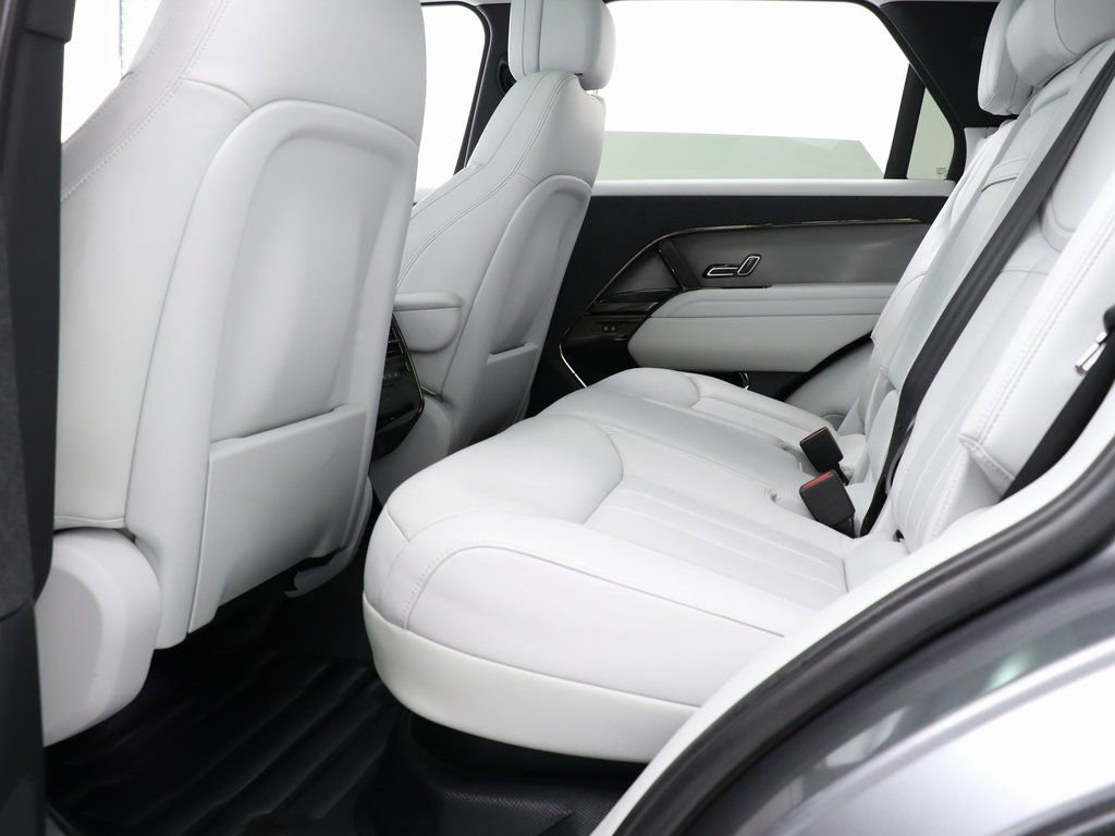 Used 2023 Land Rover Range Rover Sport SE image 36