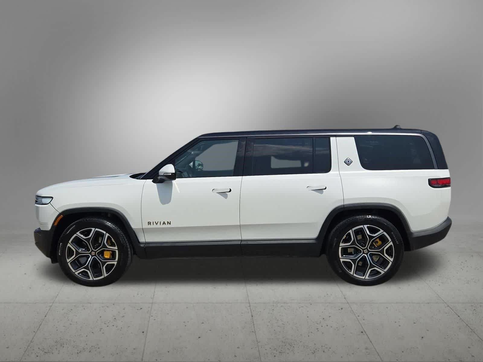 Used 2025 Rivian R1S Premium AWD/4WD image 3