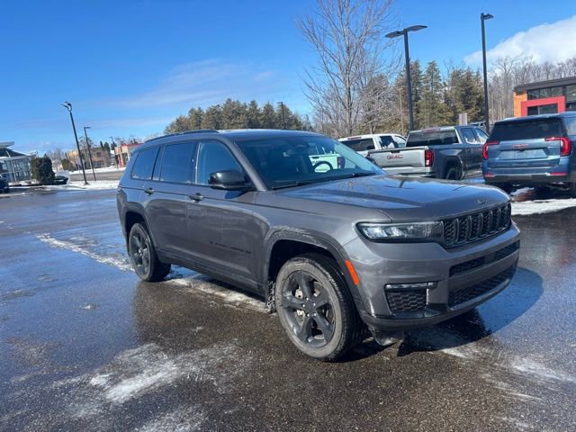 Used 2023 Jeep Grand Cherokee L Limited w/ Black Appearance Package image 4
