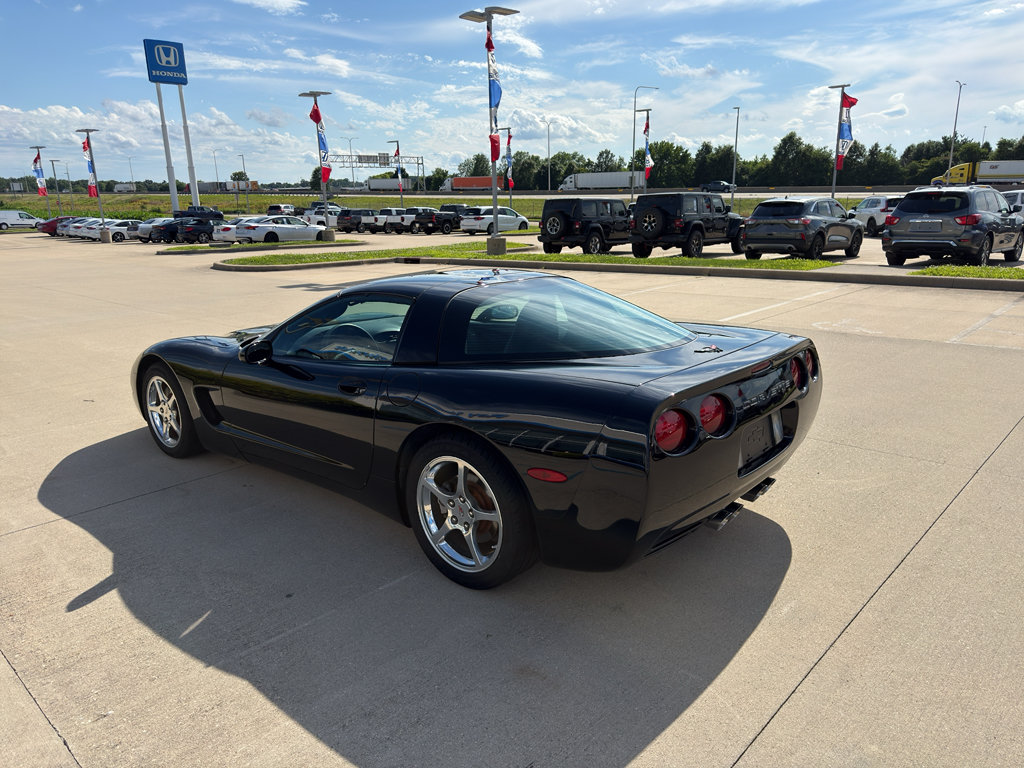 Used 2004 Chevrolet Corvette Coupe w/ Preferred Equipment Group RWD image 7