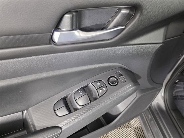 Used 2025 Nissan Altima 2.5 SV FWD image 39
