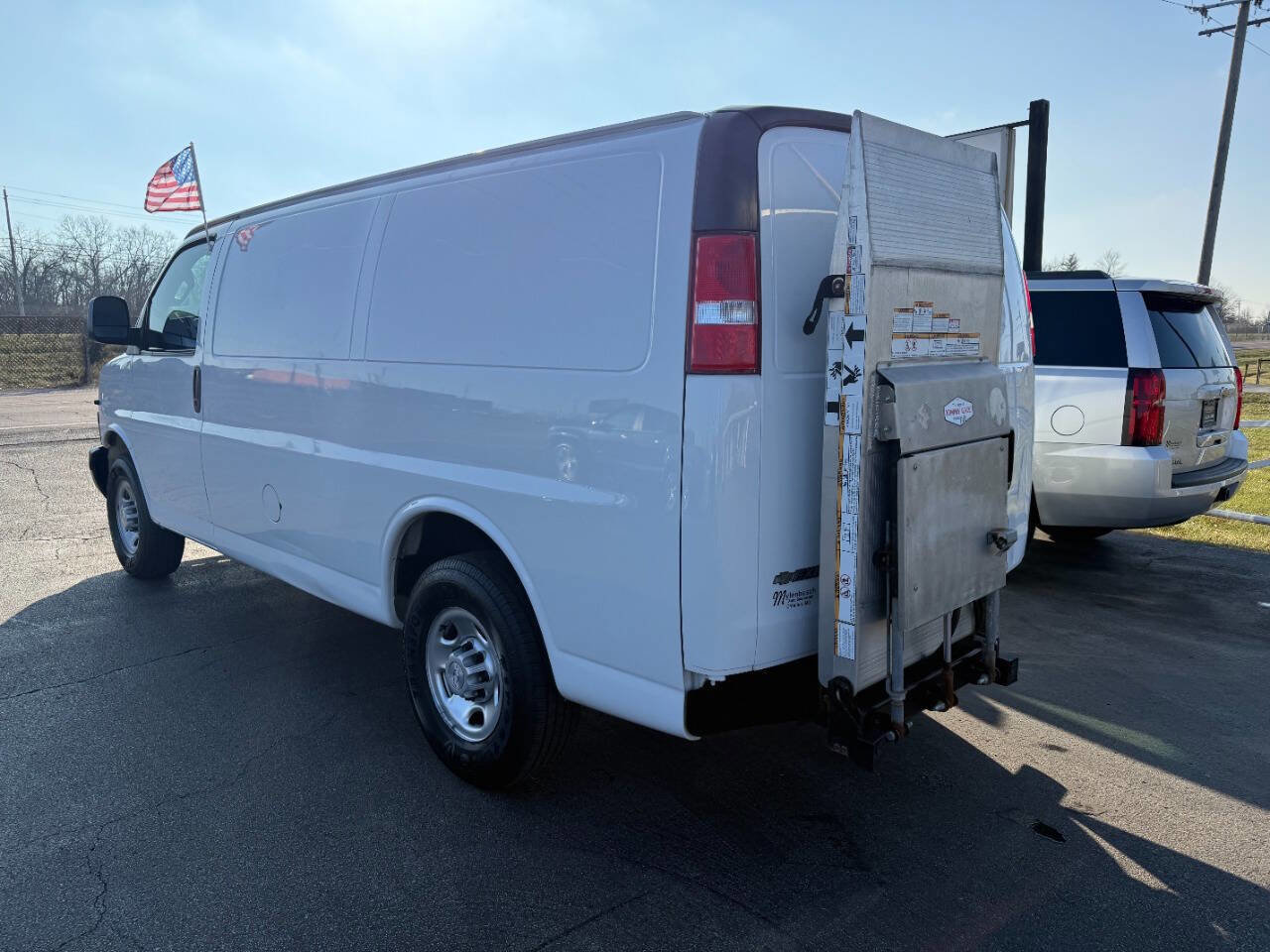 Used 2019 Chevrolet Express 3500 w/ Driver Convenience Package image 7