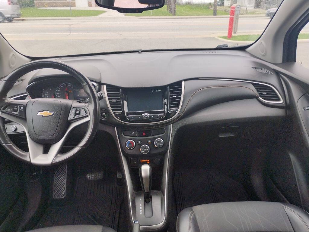Used 2017 Chevrolet Trax LT w/ LT Convenience Package FWD image 20