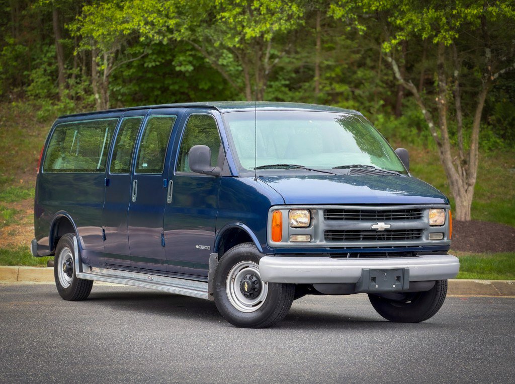 Used 2001 Chevrolet Express 3500 Extended Passenger w/ Preferred Equipment Group RWD image 6