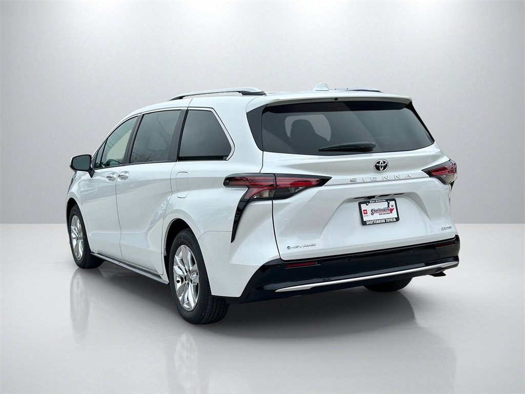 Used 2026 Toyota Sienna Limited image 7