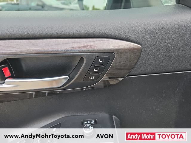 Used 2023 Toyota Highlander Limited AWD/4WD image 13