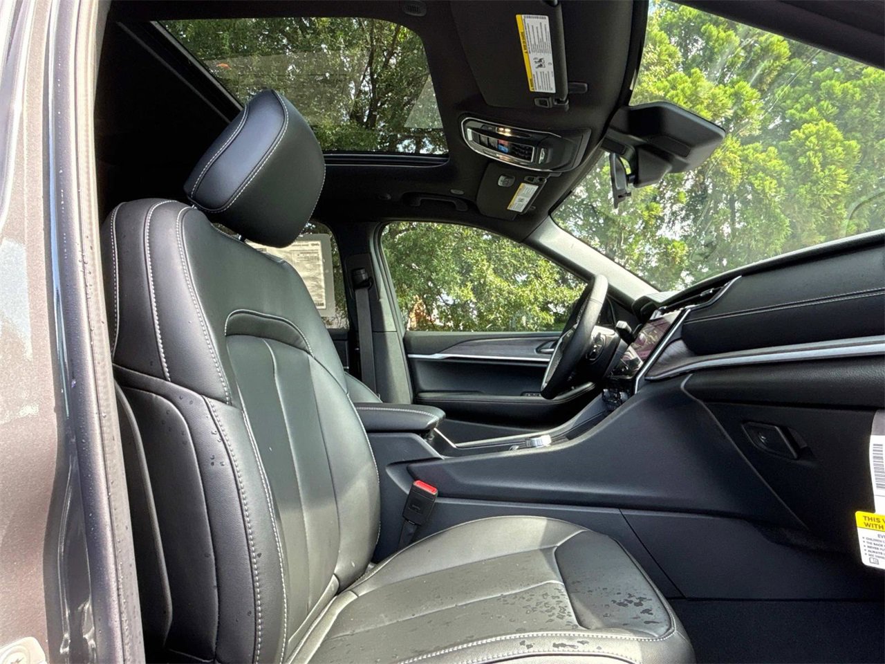 New 2025 Jeep Grand Cherokee L Limited w/ Black Appearance Package image 36