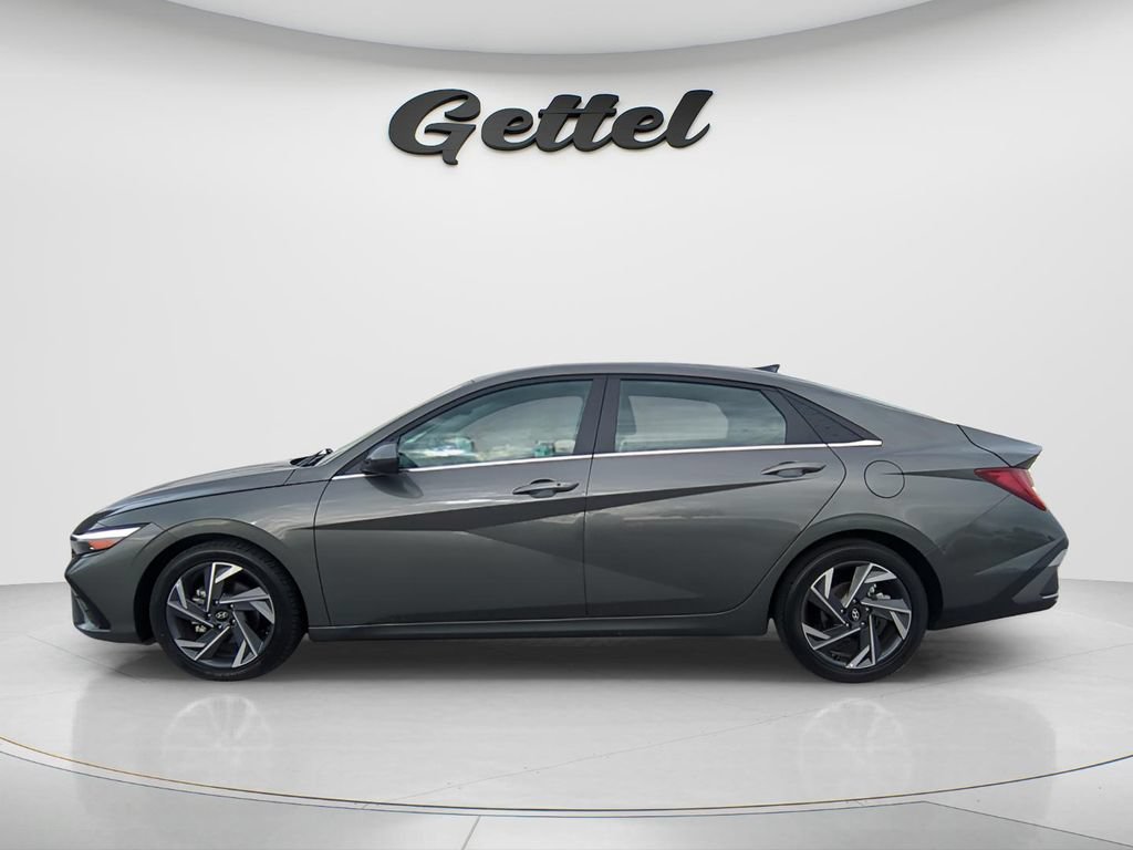 Used 2025 Hyundai Elantra SEL FWD image 8