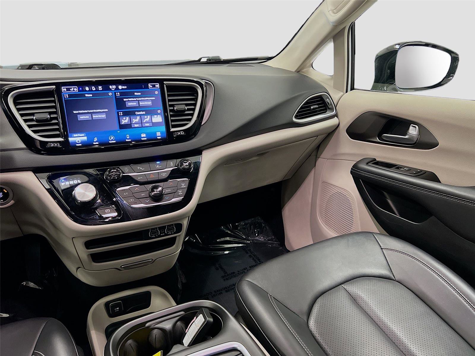 Used 2024 Chrysler Pacifica Touring-L FWD image 32